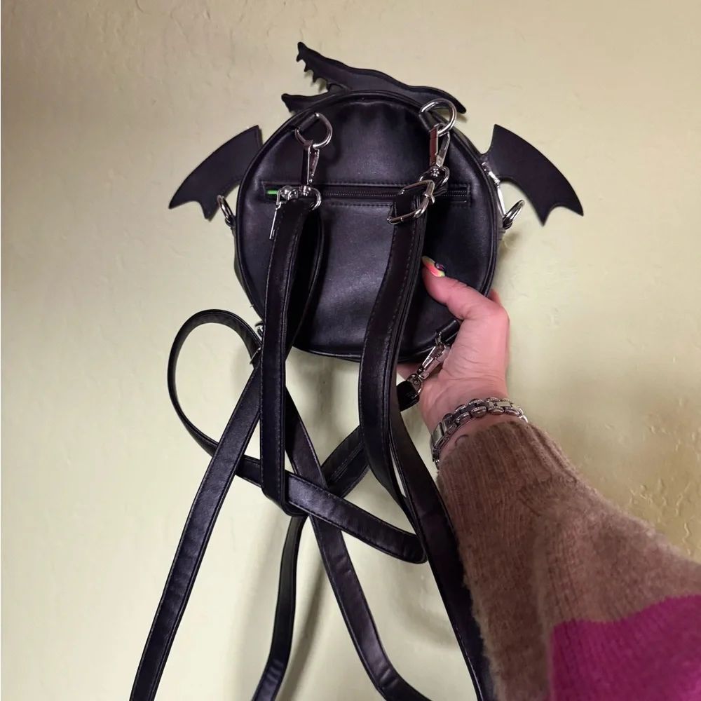 Extremely Rare Beetlejuice Sandworm Pin Display Bag
